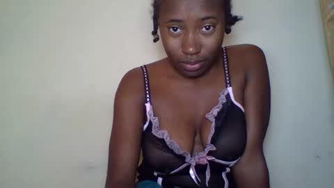 Snapshot of cathia_bella chatting on 7, 7, 2026 cathia_bella online show from 7, 7, 2026