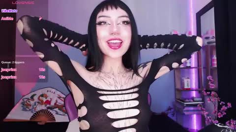 Snapshot of cati_petite chatting on 19, 2, 2025 Cati help me reach my goal of 100 thumbs up again 3 online show from 19, 2, 2025