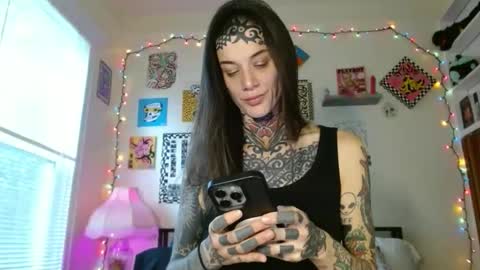 Snapshot of caulkgobbler chatting on 30, 10, 2025 alaska online show from 30, 10, 2025