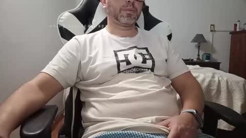 Snapshot of ccmhp1 chatting on 26, 10, 2025 Tomys online show from 26, 10, 2025