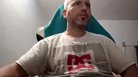 Snapshot of ccmhp1 chatting on 1, 2, 2026 Tomys online show from 1, 2, 2026