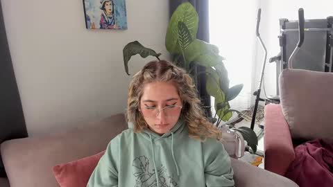 Snapshot of ccuteass chatting on 1, 12, 2024 ccuteass online show from 1, 12, 2024