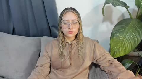 Snapshot of ccuteass chatting on 3, 12, 2024 ccuteass online show from 3, 12, 2024