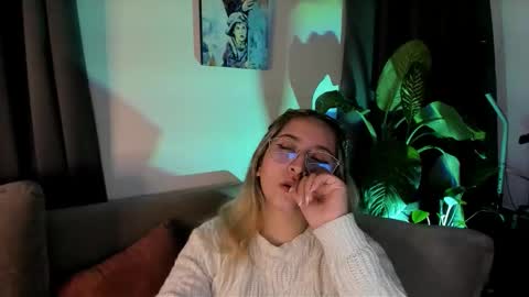 Snapshot of ccuteass chatting on 9, 12, 2024 ccuteass online show from 9, 12, 2024