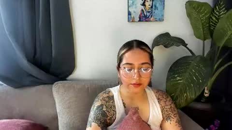 Snapshot of ccuteass chatting on 10, 1, 2025 ccuteass online show from 10, 1, 2025