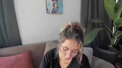 Snapshot of ccuteass chatting on 5, 3, 2025 ccuteass online show from 5, 3, 2025