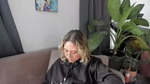 Snapshot of ccuteass chatting on 7, 3, 2025 ccuteass online show from 7, 3, 2025