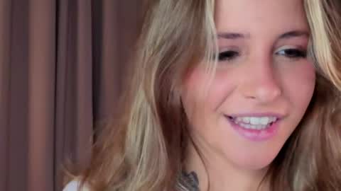 Lina  online show from 15, 4, 2026