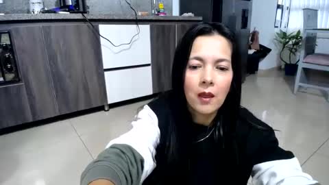 Snapshot of cecihotty4u chatting on 28, 2, 2025 ceci online show from 28, 2, 2025