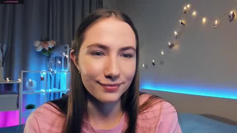 Josie Manesi online show from 5, 3, 2025