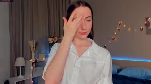 Josie Manesi online show from 7, 3, 2025