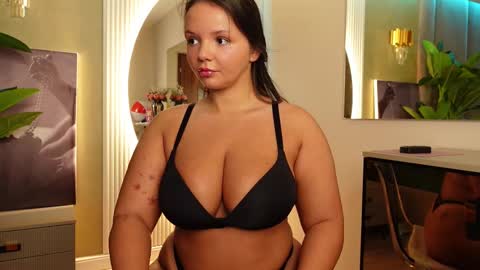 Snapshot of celestebailey chatting on 15, 9, 2025 CelesteBailey online show from 15, 9, 2025