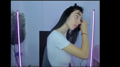 Celine Roxelle online show from 4, 11, 2025