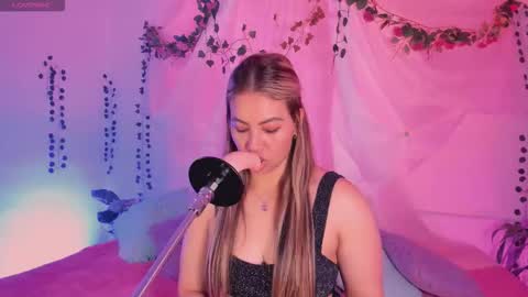 Hello guys my name is Sofi and Lizzie and  Vanessa online show from 18, 11, 2025