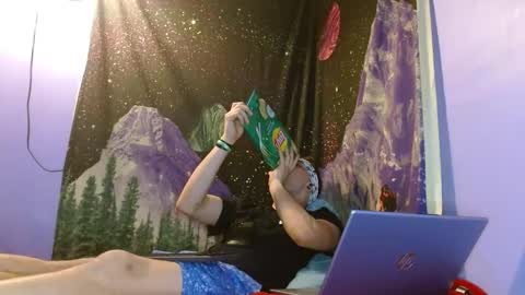 Snapshot of cguffey2284 chatting on 3, 1, 2025 cguffey2284 online show from 3, 1, 2025