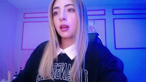 Snapshot of channel_blonde_a chatting on 13, 12, 2024 channel_blonde_a online show from 13, 12, 2024