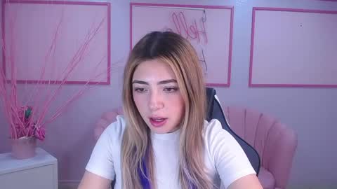 Snapshot of channel_blonde_a chatting on 21, 12, 2024 channel_blonde_a online show from 21, 12, 2024