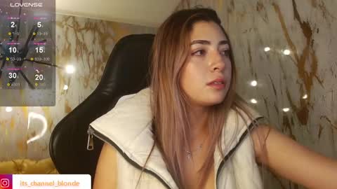 Snapshot of channel_blonde_a chatting on 7, 1, 2025 channel_blonde_a online show from 7, 1, 2025