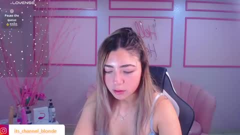 Snapshot of channel_blonde_a chatting on 11, 1, 2025 channel_blonde_a online show from 11, 1, 2025
