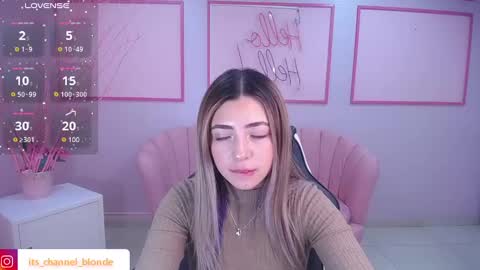 Snapshot of channel_blonde_a chatting on 15, 1, 2025 channel_blonde_a online show from 15, 1, 2025