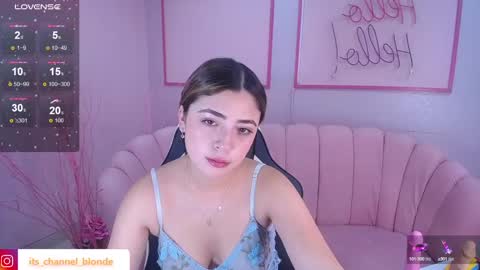 Snapshot of channel_blonde_a chatting on 25, 1, 2025 channel_blonde_a online show from 25, 1, 2025