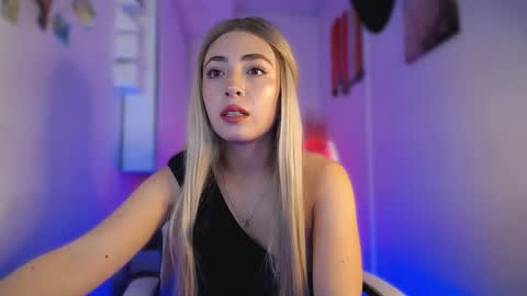 Snapshot of channel_blonde_a chatting on 15, 9, 2025 channel_blonde_a online show from 15, 9, 2025