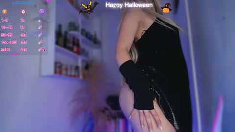 Snapshot of channel_blonde_a chatting on 31, 10, 2025 channel_blonde_a online show from 31, 10, 2025