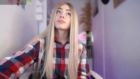 Snapshot of channel_blonde_a chatting on 5, 11, 2025 channel_blonde_a online show from 5, 11, 2025