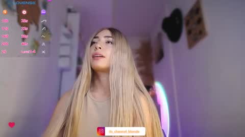 Snapshot of channel_blonde_a chatting on 5, 12, 2025 channel_blonde_a online show from 5, 12, 2025