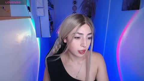 Snapshot of channel_blonde_a chatting on 24, 4, 2026 channel_blonde_a online show from 24, 4, 2026