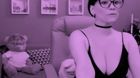Snapshot of chantallovely chatting on 4, 5, 2026 The Queen online show from 4, 5, 2026