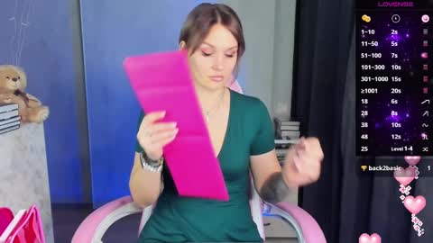 Suzanna Snow online show from 22, 2, 2025