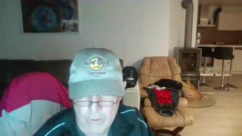 Snapshot of charles6064 chatting on 9, 5, 2026 charles6064 online show from 9, 5, 2026