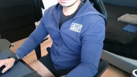 charliekkw online show from 14, 12, 2025