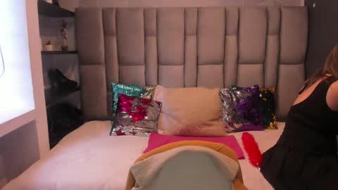 Snapshot of charlot_milf chatting on 22, 10, 2025 Charlot milf online show from 22, 10, 2025