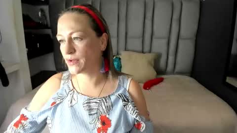Snapshot of charlot_milf chatting on 17, 11, 2025 Charlot milf online show from 17, 11, 2025