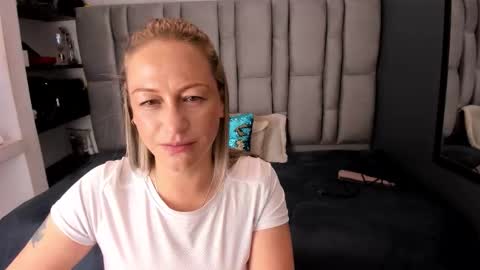 Snapshot of charlot_milf chatting on 27, 11, 2025 Charlot milf online show from 27, 11, 2025