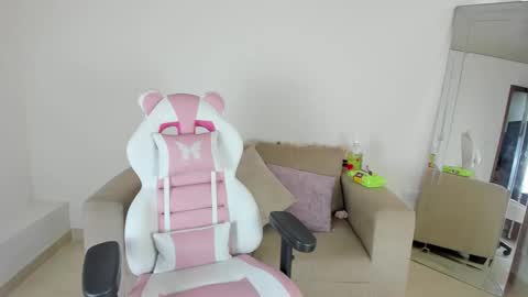 Snapshot of charlote_cowell_sub_ chatting on 23, 2, 2025    online show from 23, 2, 2025