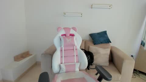 Snapshot of charlote_cowell_sub_ chatting on 19, 9, 2025    online show from 19, 9, 2025
