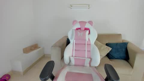 Snapshot of charlote_cowell_sub_ chatting on 23, 9, 2025    online show from 23, 9, 2025