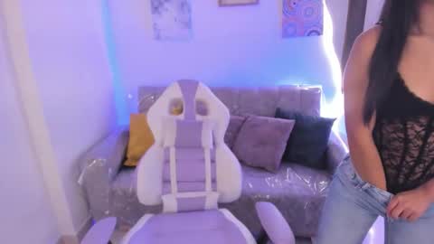 Snapshot of charlote_cowell_sub_ chatting on 1, 10, 2025    online show from 1, 10, 2025