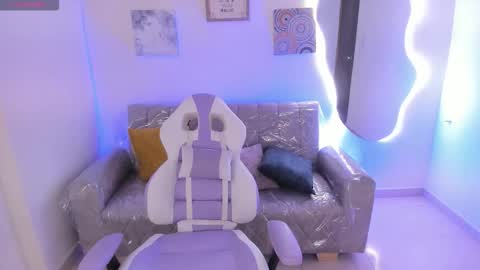 Snapshot of charlote_cowell_sub_ chatting on 15, 10, 2025    online show from 15, 10, 2025