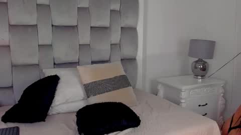   Charlotte  online show from 18, 12, 2025