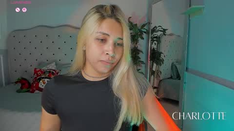 Snapshot of charlotte__grey chatting on 19, 12, 2025 charlotte grey online show from 19, 12, 2025