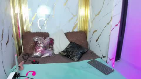 charlotte__milf online show from 17, 7, 2026
