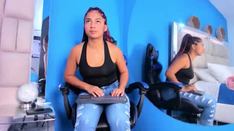 charlotte_mia17 online show from 18, 11, 2025