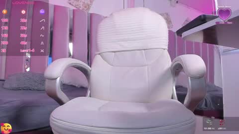 Snapshot of charlotte_walker__ chatting on 8, 2, 2025 charlotte_walker__ online show from 8, 2, 2025