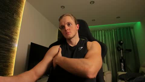 Snapshot of chasereed_ chatting on 16, 12, 2025 Chase Reed online show from 16, 12, 2025