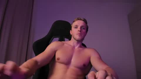 Snapshot of chasereed_ chatting on 8, 7, 2026 Chase Reed online show from 8, 7, 2026