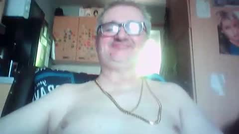Snapshot of chatubatelee555 chatting on 25, 5, 2026 lee online show from 25, 5, 2026